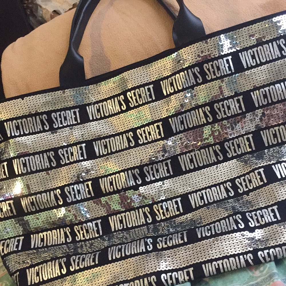 Victoria’s Secret pink bag